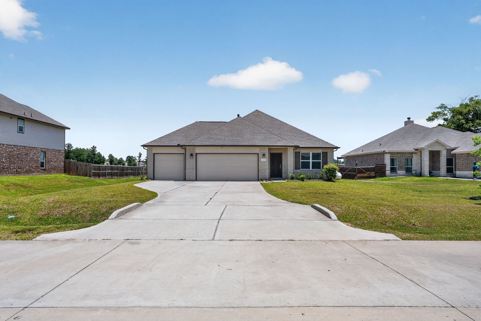 Conroe House: 12340 N Chestnut Hills Dr.