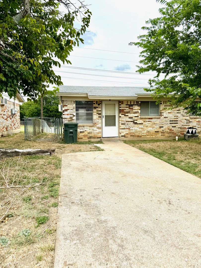 Copperas Cove Apartment: 408 Sunset Ln
