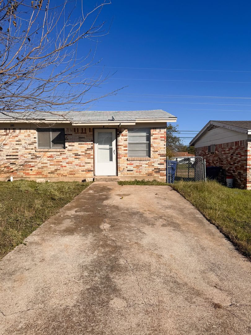 Copperas Cove Apartment: 408 Sunset Ln