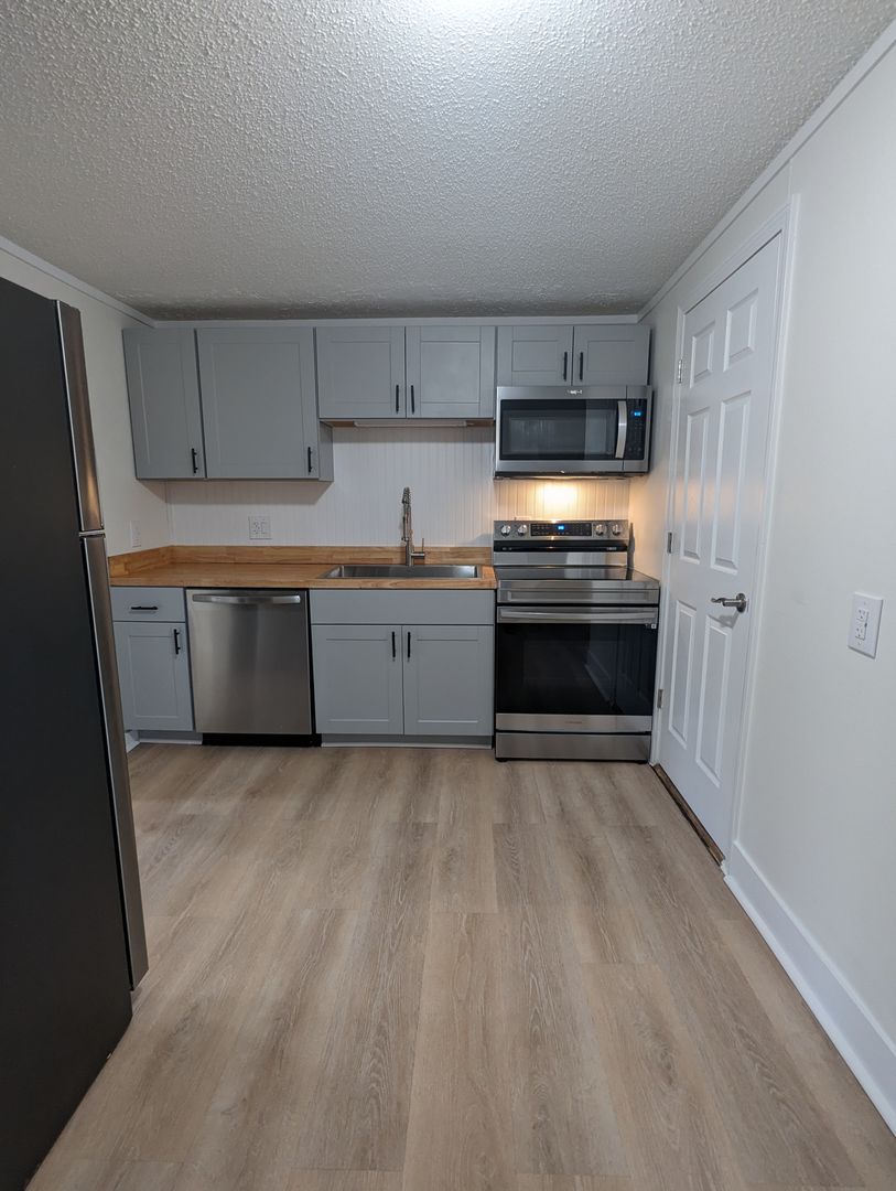 Augusta Apartment: 20- Spruce St.