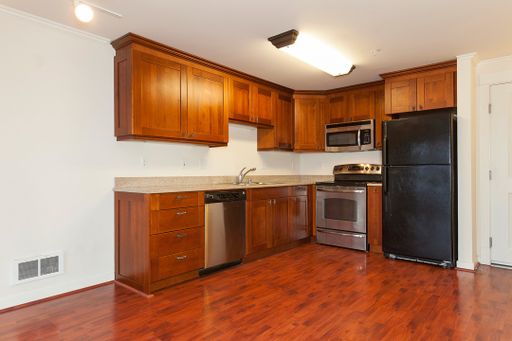 Howard Park Apartments - Beautifully Renovated 1 Bedroom Apartment – photo 1