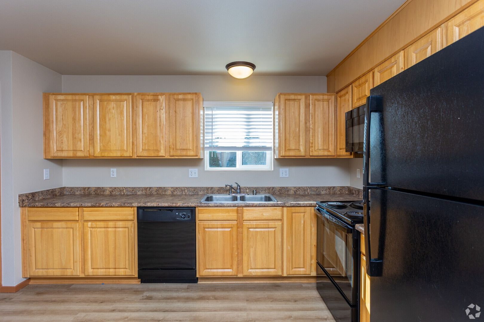 Seattle Apartment: 10790 16th Ave SW