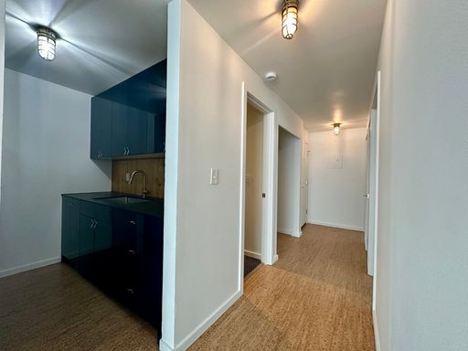 Newly Renovated 2-Bedroom Apartment – photo 1