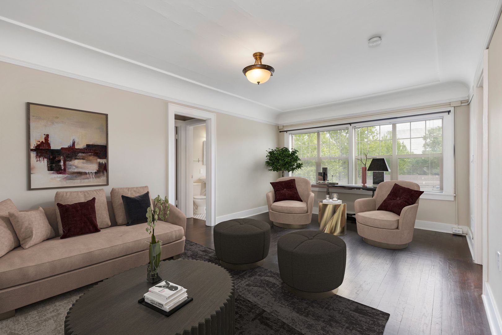 Seattle Apartment: 220 16th Ave E