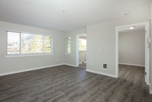 2-Week Free Look-and-Lease Special for Beautifully Renovated 2 Bedroom Apartment - Northgate Location with Balcony! – photo 1