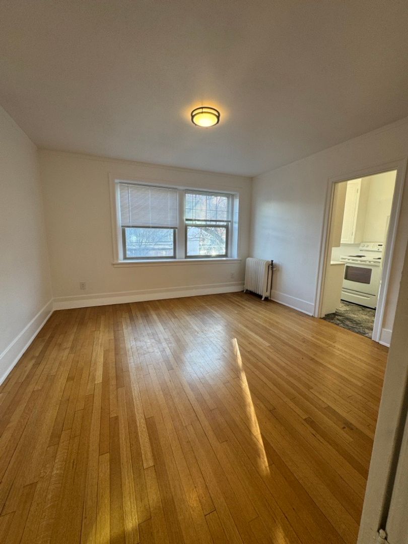 Seattle Apartment: 906 E. John St.