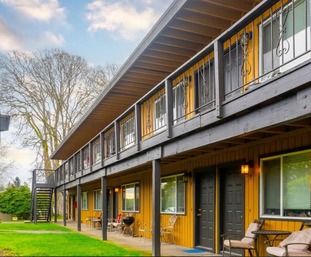 Lakewood Apartment: 25 Thunderbird Parkway