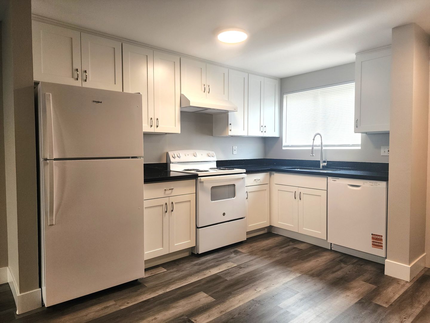 Kent Apartment: 702 5th Ave S