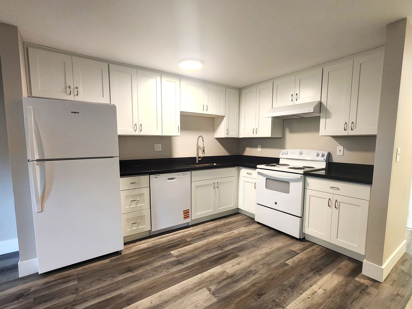 Kent Apartment: 702 5th Ave S