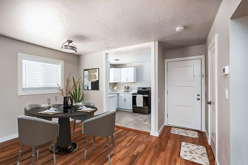 2 Weeks Free Rent!!! Three-Bedroom Apartment Just Steps Away From Campus- Perfect for Students! – photo 1