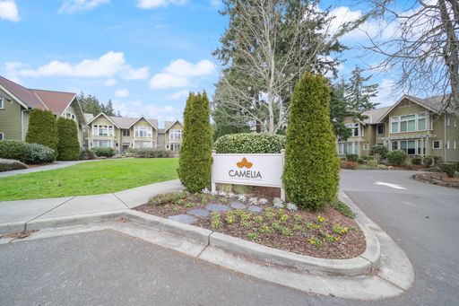 Spacious Two Bedroom One Bathroom W One Free Parking Space In Park Like Setting – photo 1