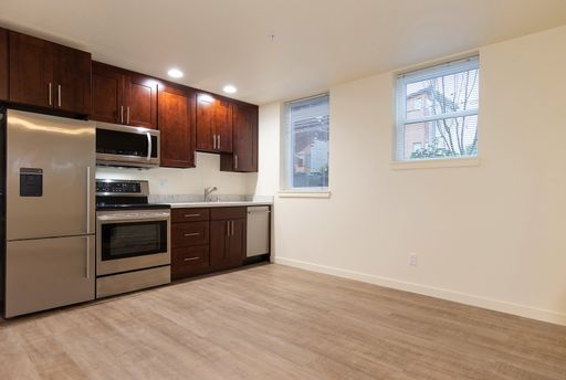 Newly Renovated Studio in Wallingford w/ Stainless Steel Appliances and Hardwood Furnishing! – photo 1