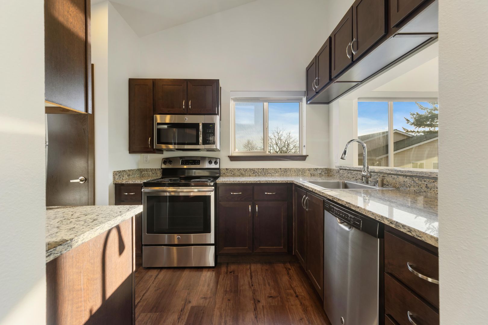 Bellevue Apartment: 12118 SE 31st St