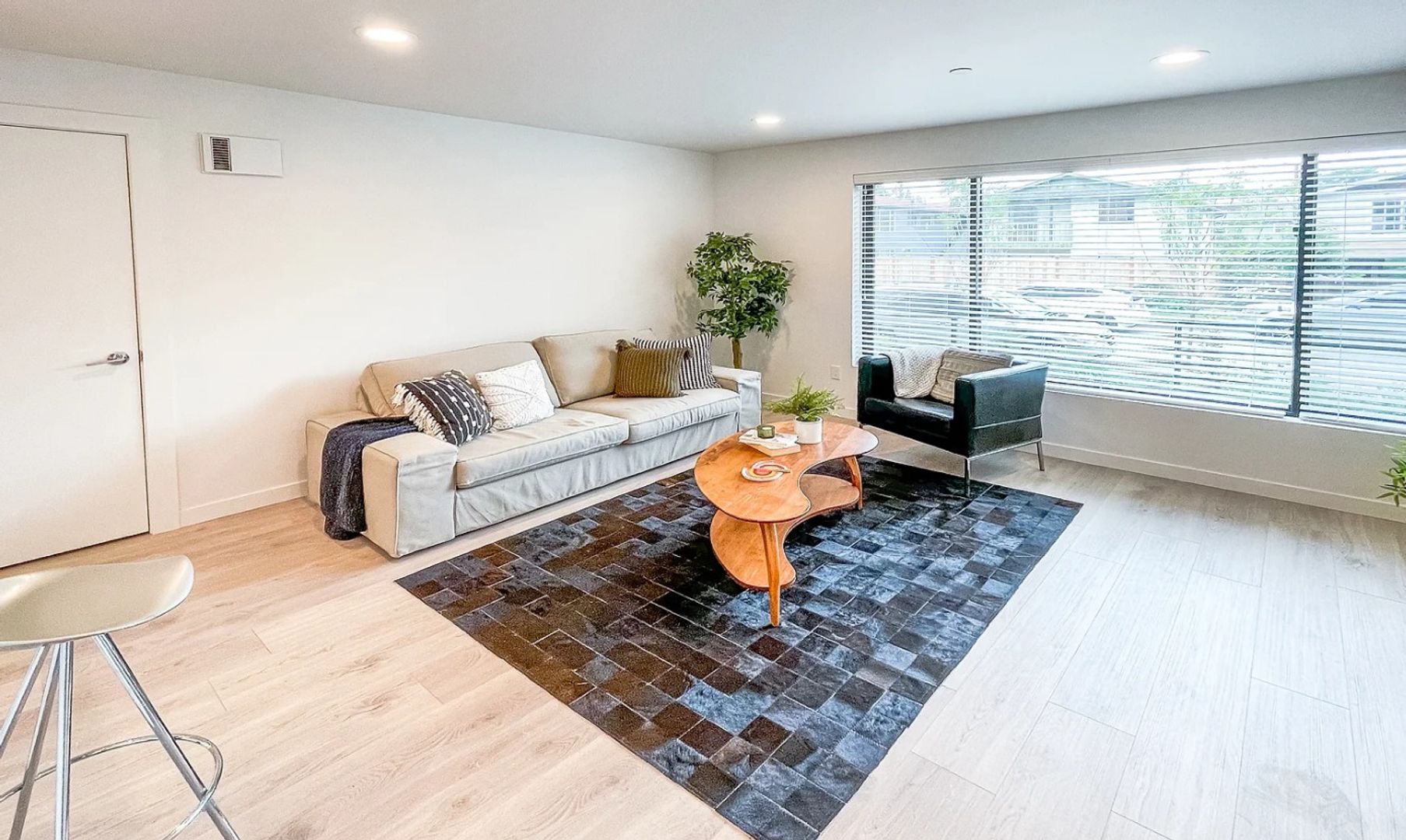 Seattle Apartment: 9021 17th Ave SW
