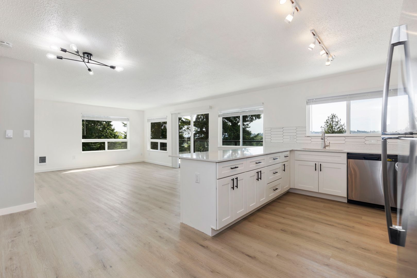 Renton Apartment: 962 Sunset Blvd NE