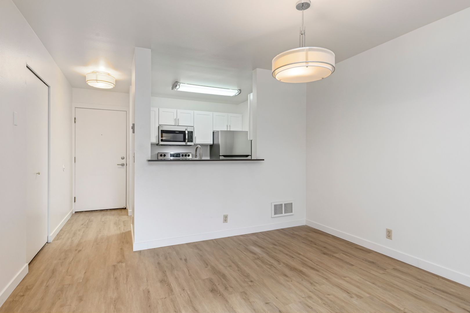Seattle Apartment: 9512 Interlake Ave. N