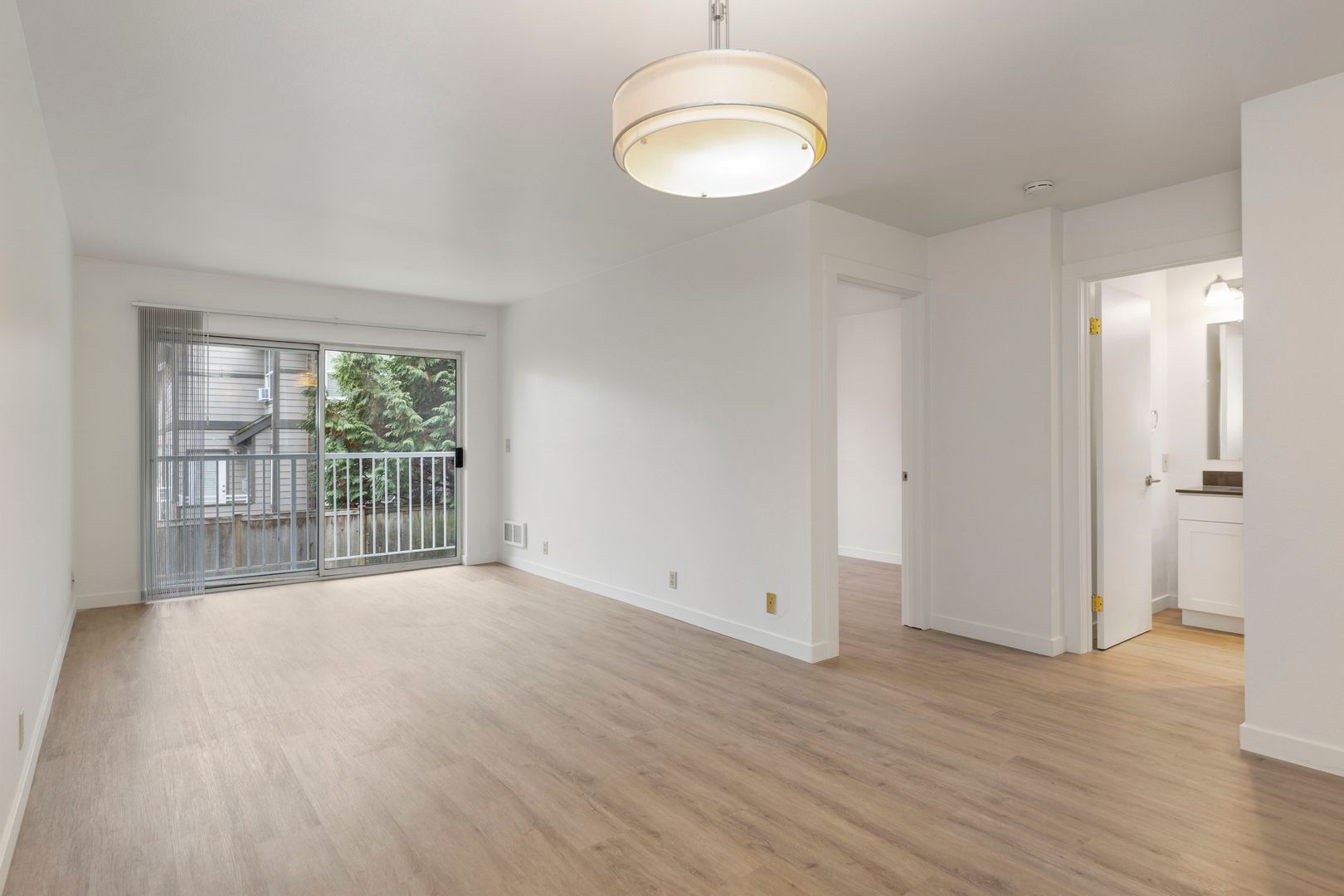 Seattle Apartment: 9512 Interlake Ave. N