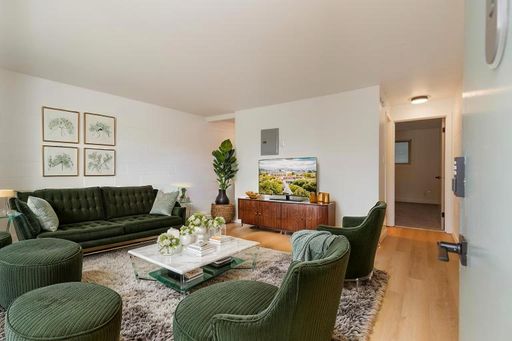 Urban Oasis: Newly Renovated 1-Bedroom in Seattle's Desirable Eastlake – photo 1