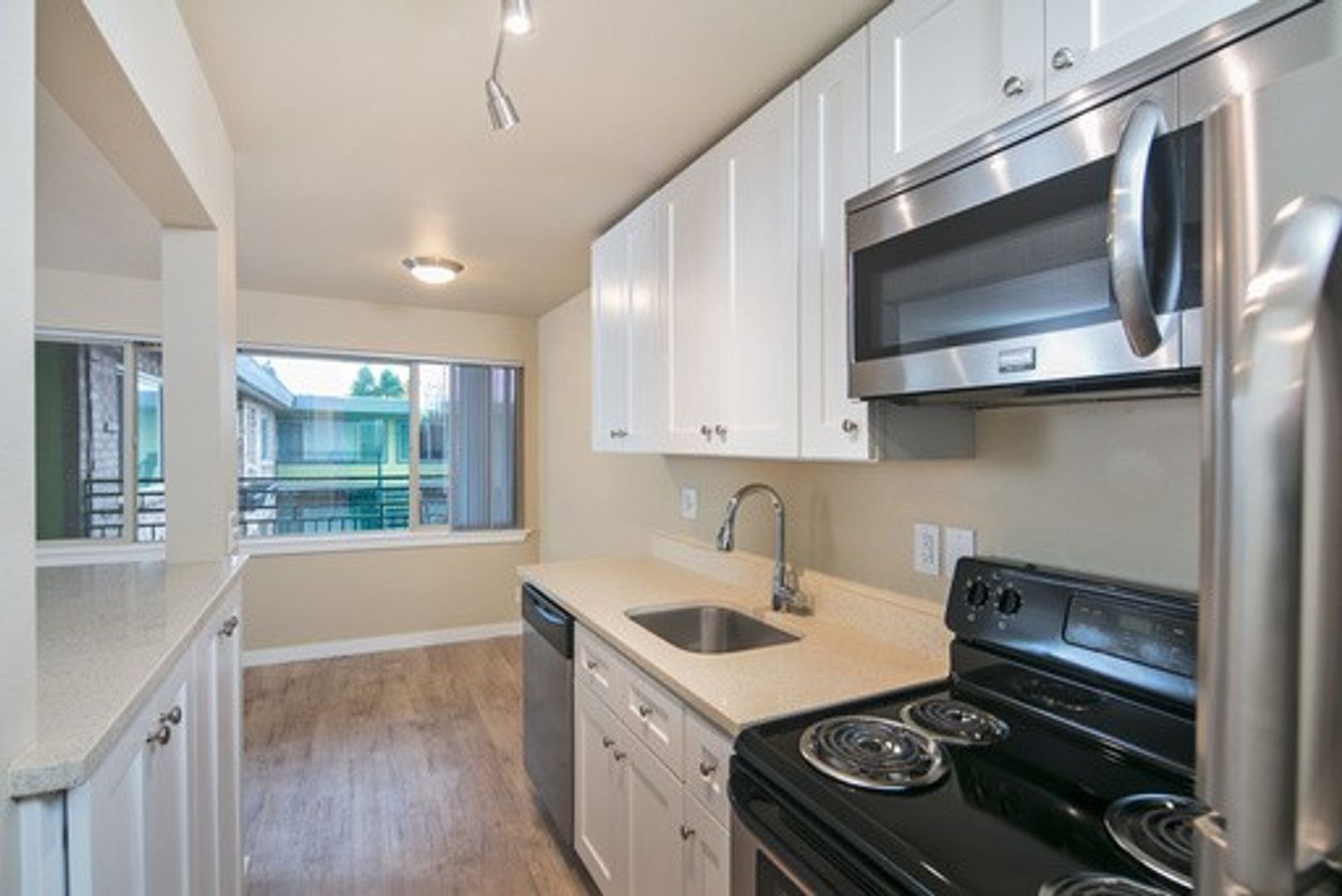 Seattle Apartment: 3939 15th Ave S