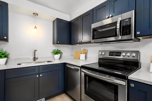 Newly Renovated 2-Bedroom Apartments w/ Full Size Washer/Dryer in unit at Juniper West! Quiet Property! Great Location! – photo 1