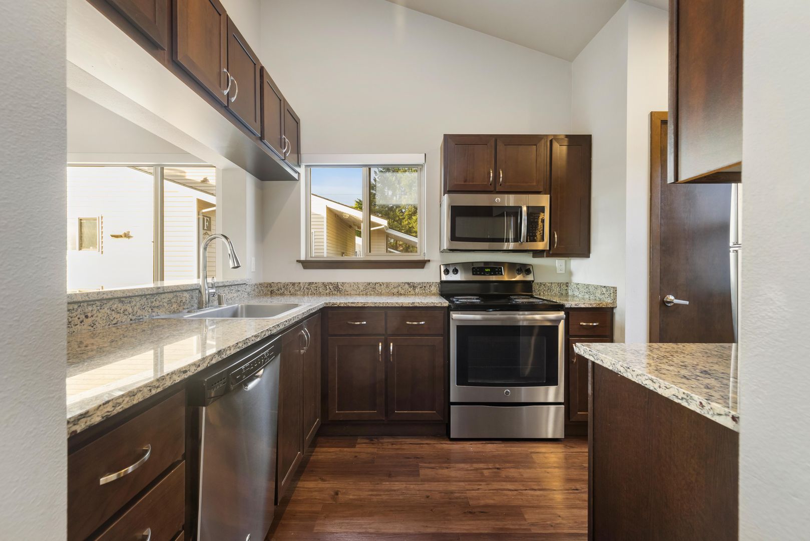 Bellevue Apartment: 12118 SE 31st St