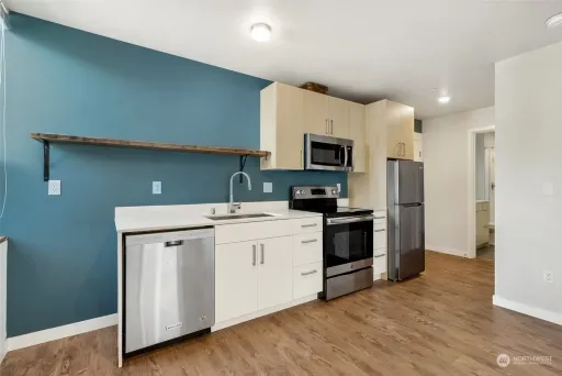 Modern 1-Bedroom Apartment with in-unit Laundry, dishwasher, and A/C! – photo 1