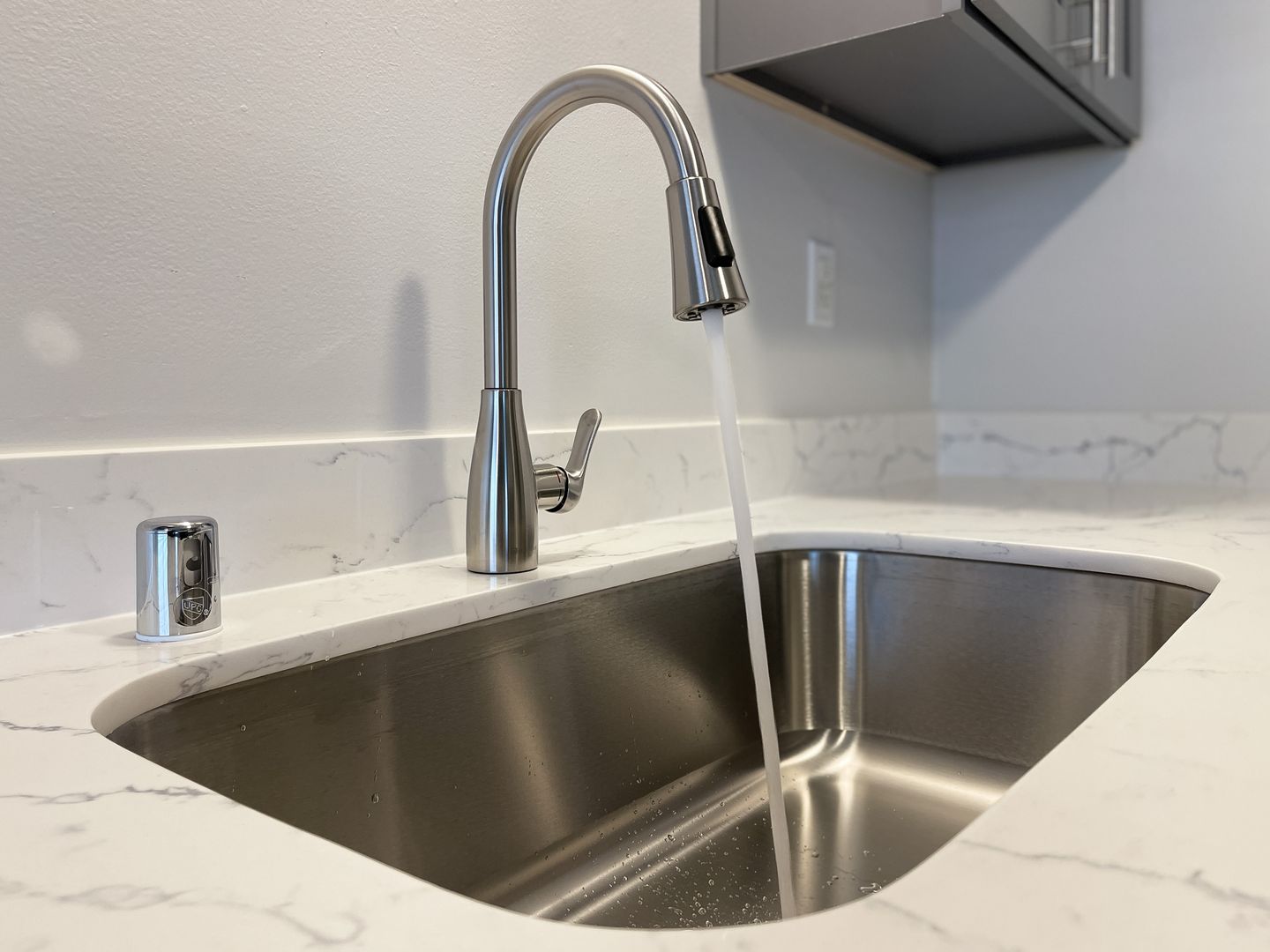 Sumner Apartment: 728 Cherry Ave