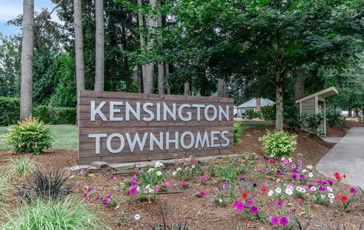 1 month rent free + 6 week rent credit look & lease special! Large 3 bedroom townhome in the heart of Tumwater! – photo 1