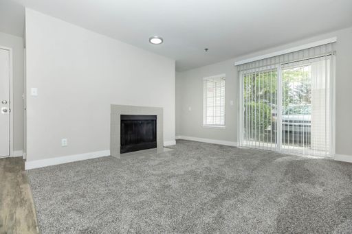 Lovely Spacious 2 Bedroom with 1 Month Free! – photo 1