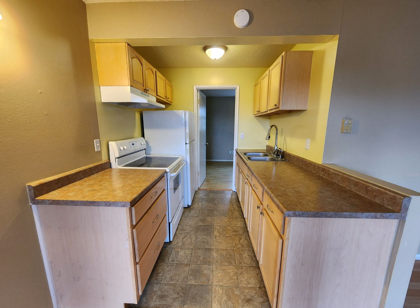 Lakewood Apartment: 25 Thunderbird Parkway