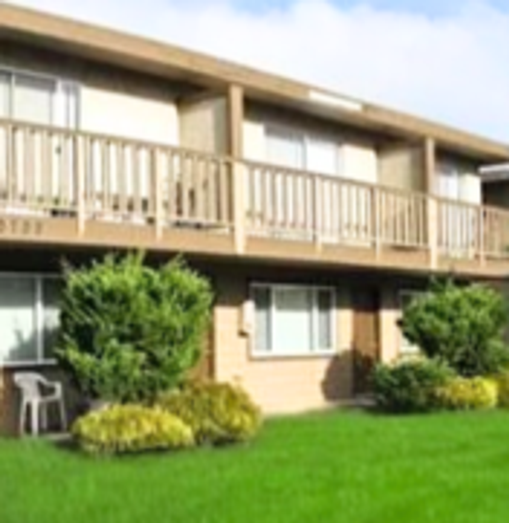 Kent, Apartment: 10605, 10718, 10722 SE 238th St.