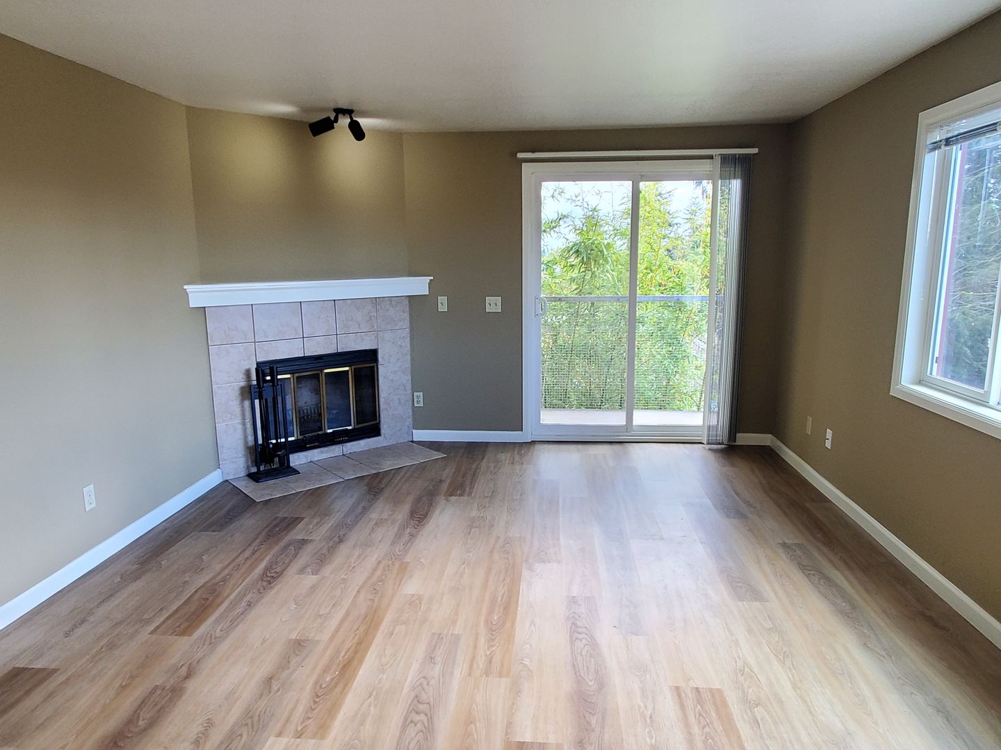 Seattle Apartment: 703 N 105th St.