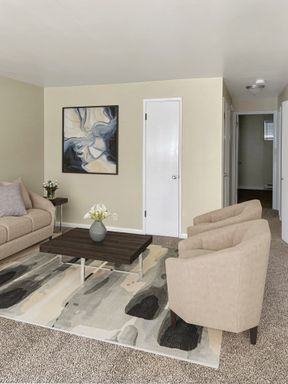 Vintage Charm Meets Modern Comfort at 420 Sunset in Issaquah – photo 1
