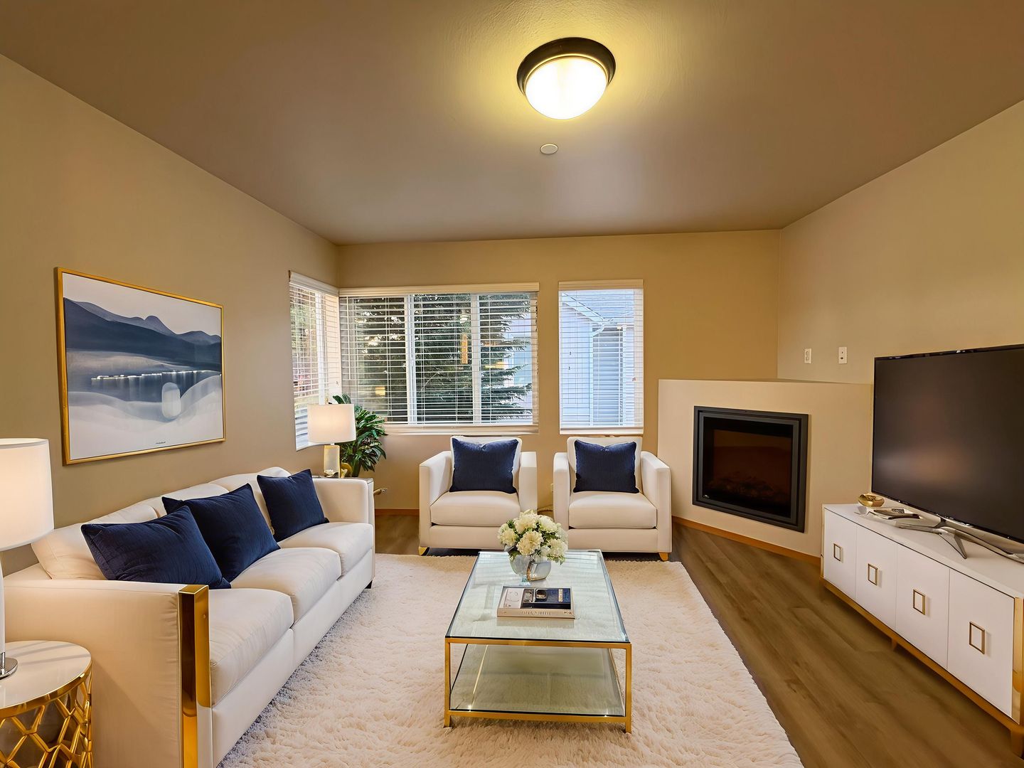 Seattle Apartment: 10790 16th Ave SW