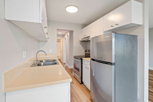 6 WEEKS FREE! + $250 look and lease special if apply within 24hrs of tour!!!. Newly Renovated One Bedroom W Open Floor Plan! – photo 1