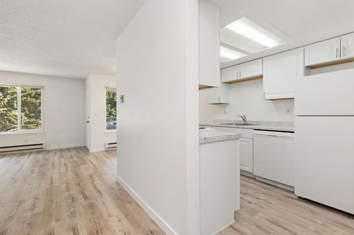6 WEEKS FREE!!! + $250 Look and Lease Special if you apply within 24hrs of tour- Modern 1-Bedroom Retreat with Private Balcony in Prime Tacoma Location – photo 1