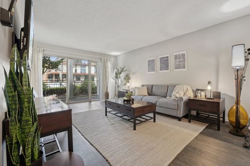 Luxury Living in North Seattle: 1-Bedroom Gem at The Galleria – photo 1
