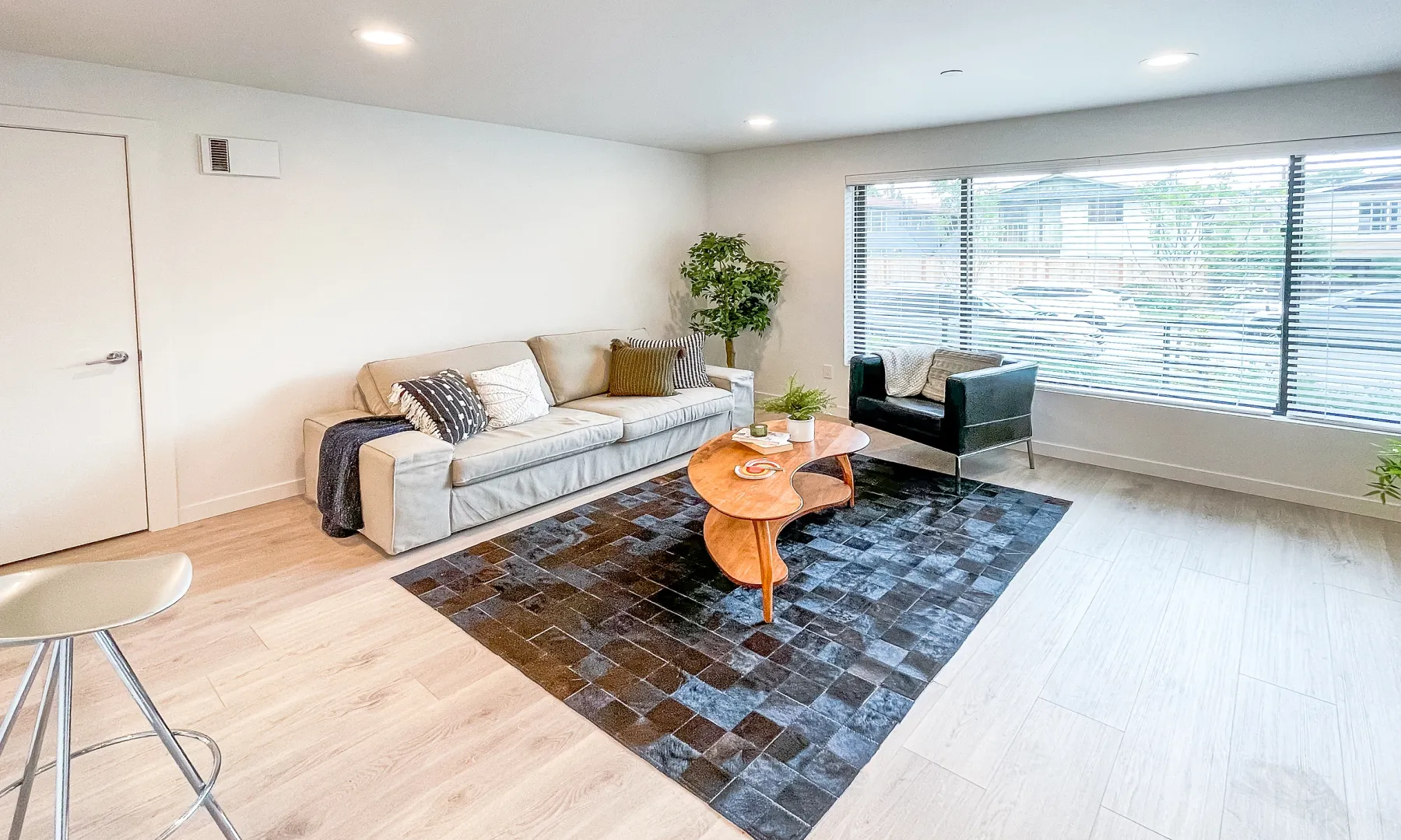 Seattle Apartment: 9021 17th Ave SW