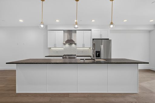 Modern 3-Bedroom Townhome with Private Baths and Scenic Views – photo 1