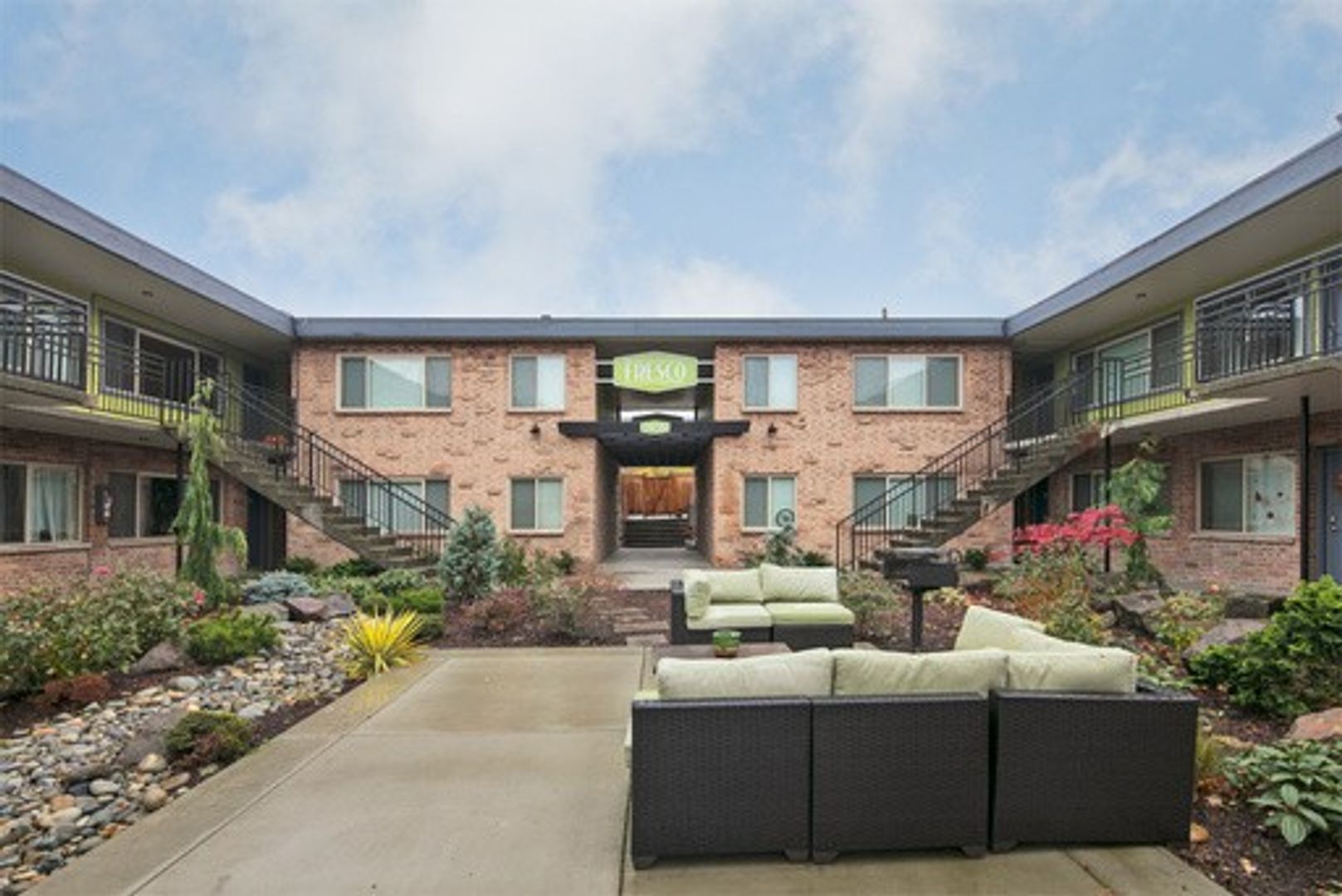 Seattle Apartment: 3939 15th Ave S