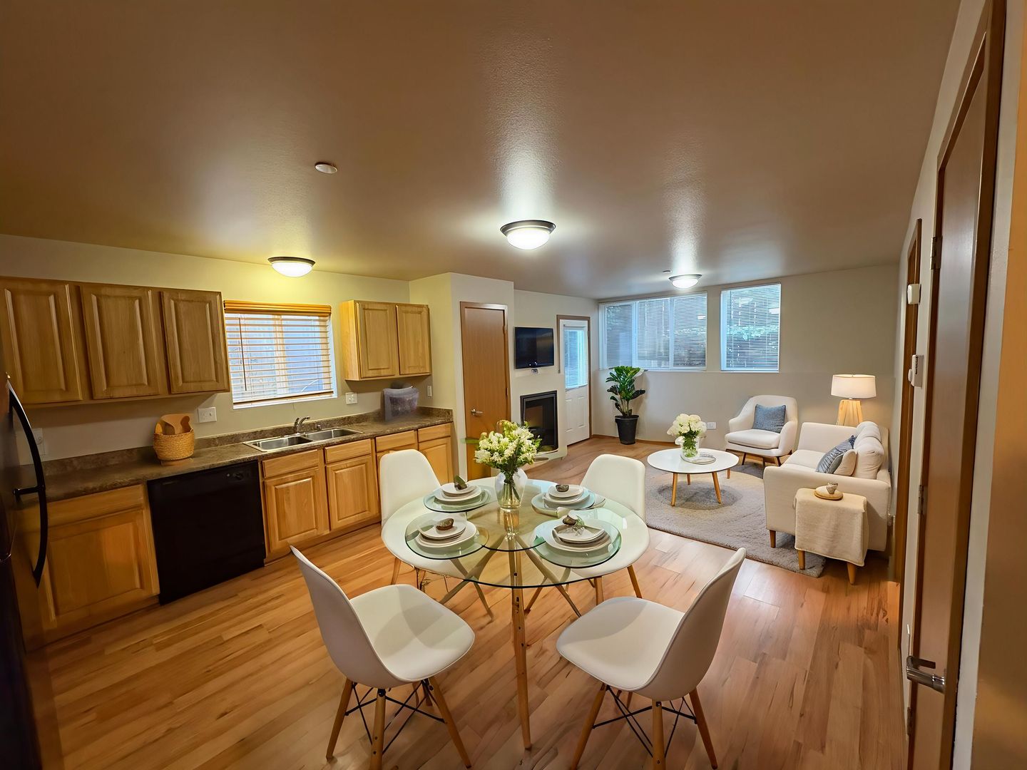 Seattle Apartment: 10790 16th Ave SW
