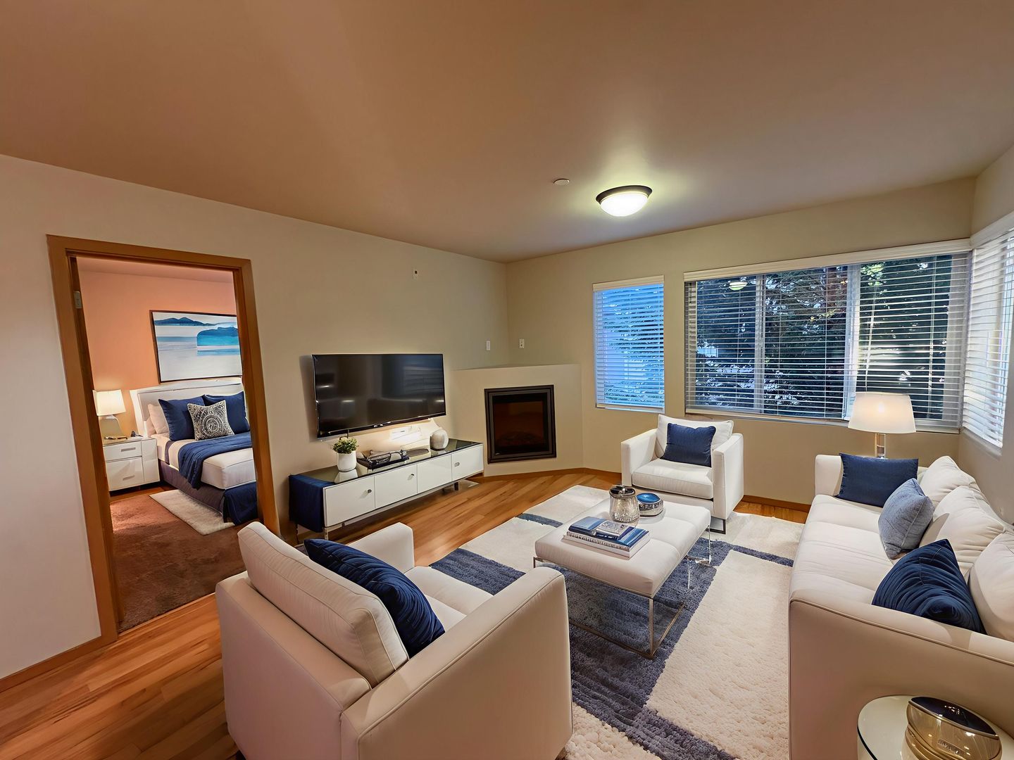 Seattle Apartment: 10790 16th Ave SW