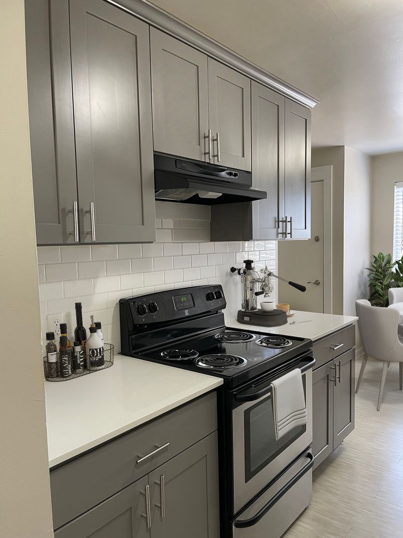 Bellevue Apartment: 12028 NE 8th St.
