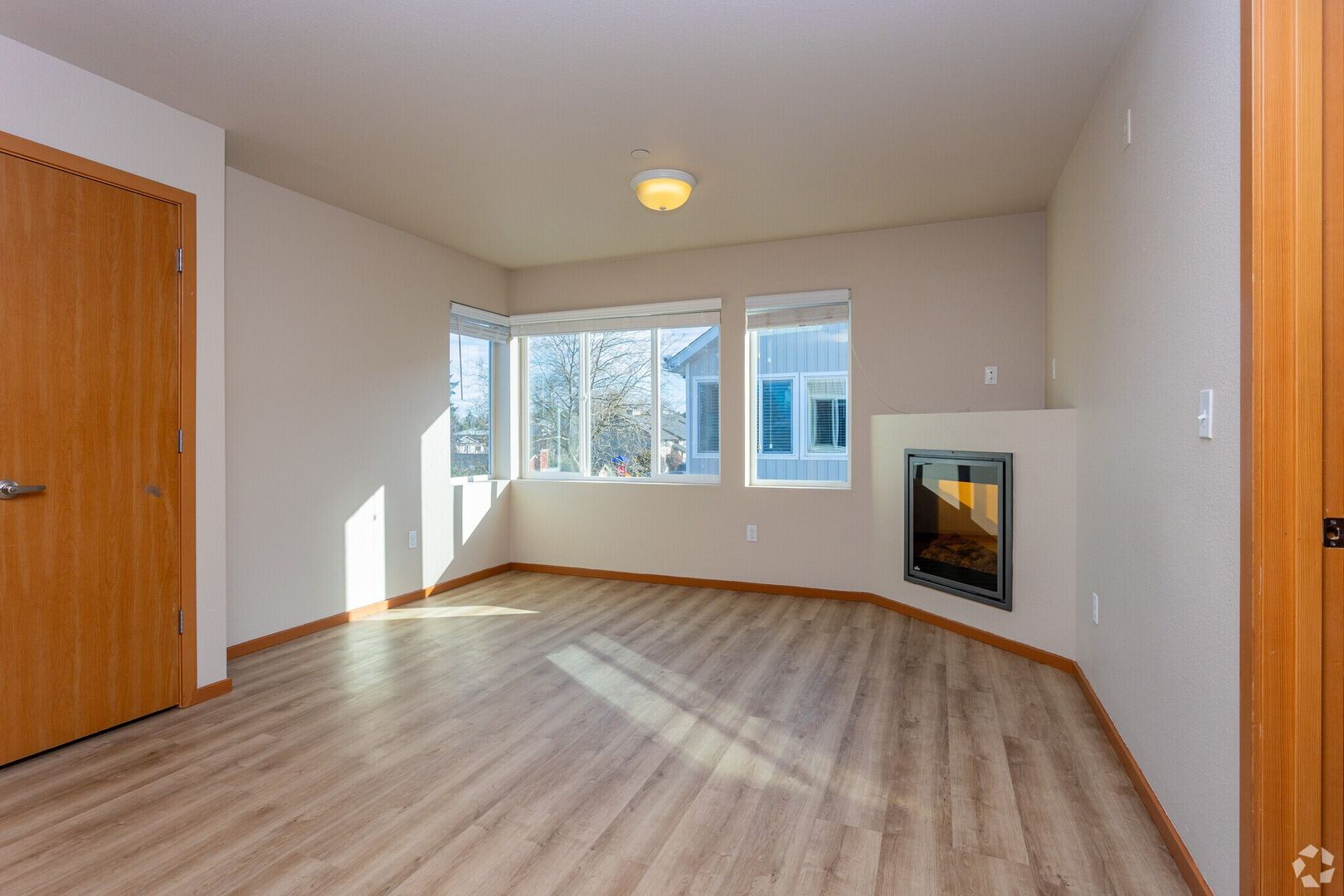 Seattle Apartment: 10790 16th Ave SW