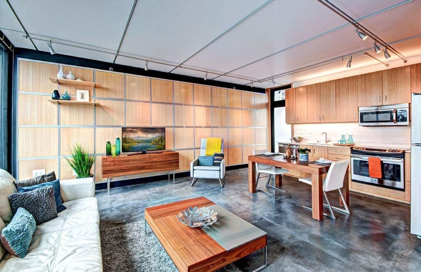 Seattle Apartment: 4558 7th Ave NE