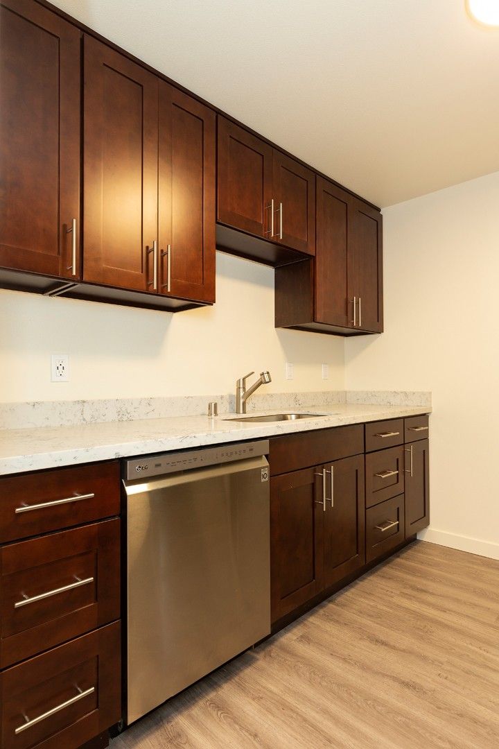 Seattle Apartment: 2119 23rd Ave W