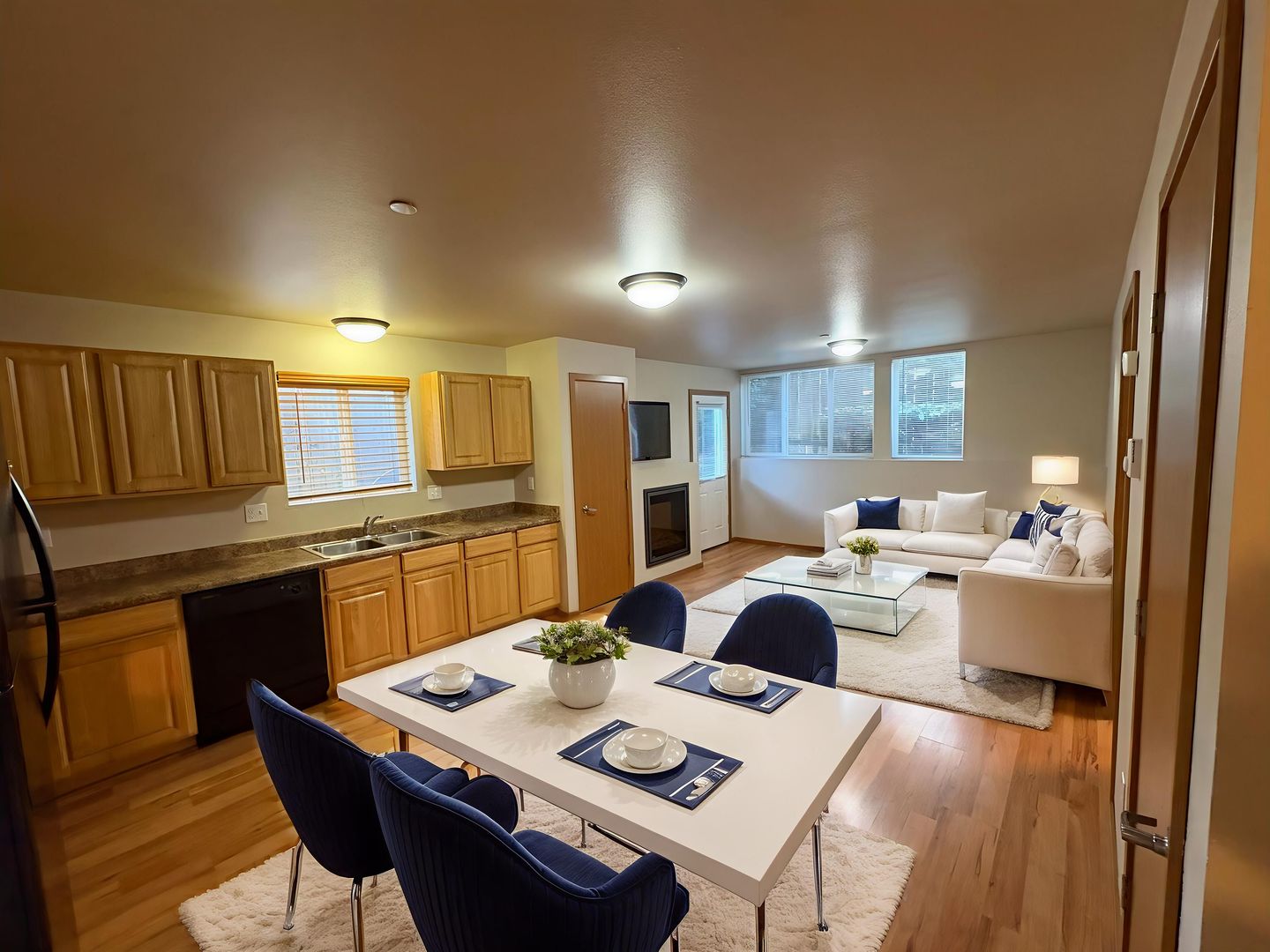 Seattle Apartment: 10790 16th Ave SW