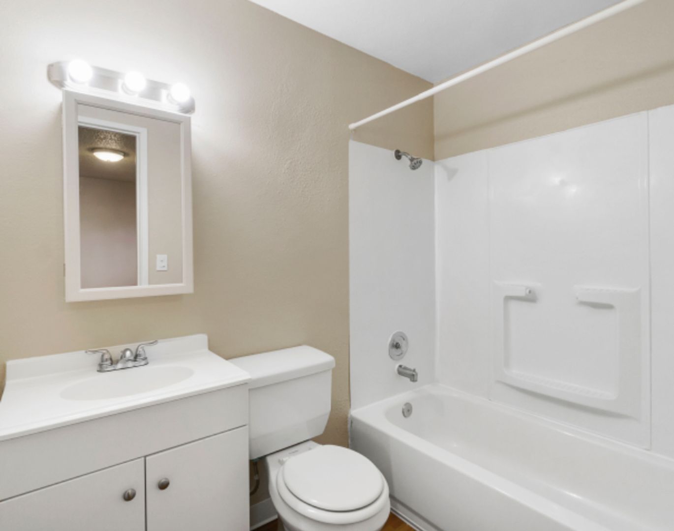 Olympia Apartment: 510 Lilly Road SE