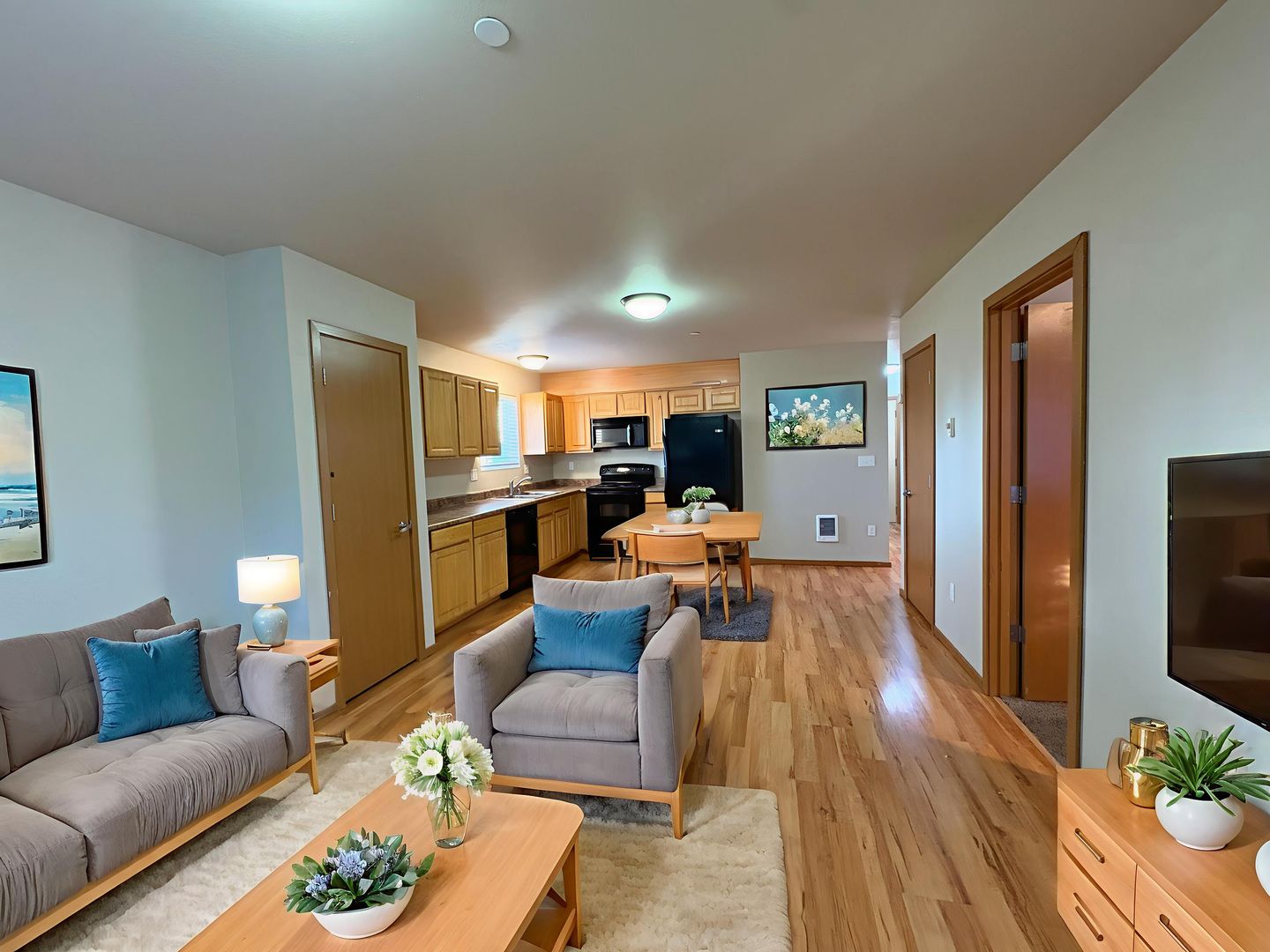 Seattle Apartment: 10790 16th Ave SW