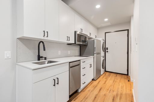 Stylish Studio in Capitol Hill with In-Unit Laundry and Designer Finishes – photo 1